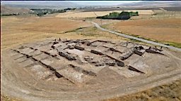 Arkeologlar, kavurucu sıcakta Urartuların asırlar önceki yaşamının izlerini araştırıyor